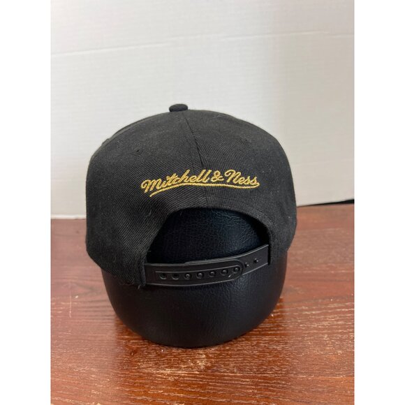 Vintage Mitchell & Ness Chicago Bulls Gold Logo Black Snapback Hat D4 - Picture 3 of 5